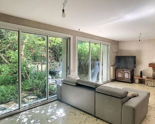 5C33E15F9D586151540160-1